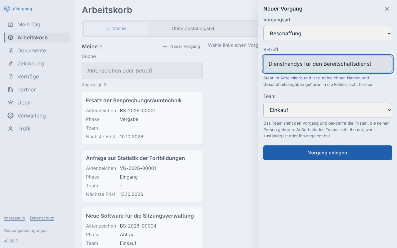 Das Blatt Neuer Vorgang rechts über dem Arbeitskorb. Vorgangsart Beschaffung, Betreff Diensthandys für den Bereitschaftsdienst, Team Einkauf, darunter der Knopf Vorgang anlegen.